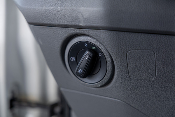 Volkswagen Crafter 35 2.0 TDI 177 PK L3H3 | Bi-Xenon | CarPlay | Camera | Navigatie | Cruise control | DAB | Betimmering | PDC | Dealer onderhouden | Nieuwe APK | Euro 6