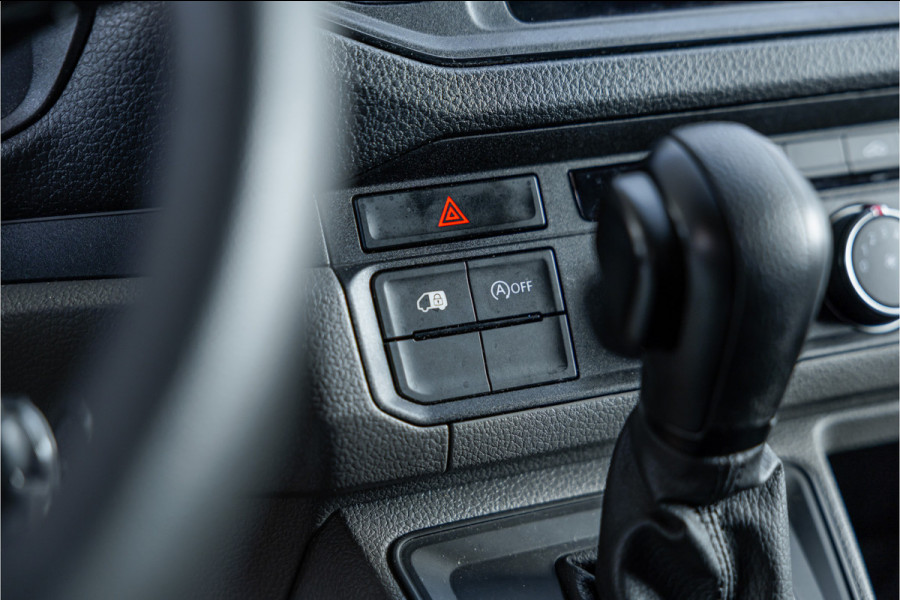 Volkswagen Crafter 35 2.0 TDI 177 PK L3H3 | Bi-Xenon | CarPlay | Camera | Navigatie | Cruise control | DAB | Betimmering | PDC | Dealer onderhouden | Nieuwe APK | Euro 6