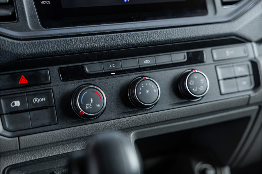 Volkswagen Crafter 35 2.0 TDI 177 PK L3H3 | Bi-Xenon | CarPlay | Camera | Navigatie | Cruise control | DAB | Betimmering | PDC | Dealer onderhouden | Nieuwe APK | Euro 6