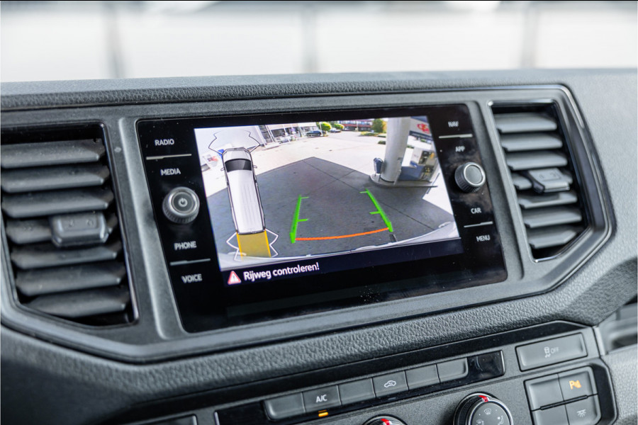 Volkswagen Crafter 35 2.0 TDI 177 PK L3H3 | Bi-Xenon | CarPlay | Camera | Navigatie | Cruise control | DAB | Betimmering | PDC | Dealer onderhouden | Nieuwe APK | Euro 6