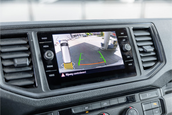 Volkswagen Crafter 35 2.0 TDI 177 PK L3H3 | Bi-Xenon | CarPlay | Camera | Navigatie | Cruise control | DAB | Betimmering | PDC | Dealer onderhouden | Nieuwe APK | Euro 6