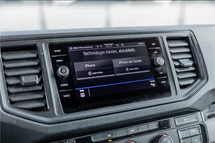 Volkswagen Crafter 35 2.0 TDI 177 PK L3H3 | Bi-Xenon | CarPlay | Camera | Navigatie | Cruise control | DAB | Betimmering | PDC | Dealer onderhouden | Nieuwe APK | Euro 6