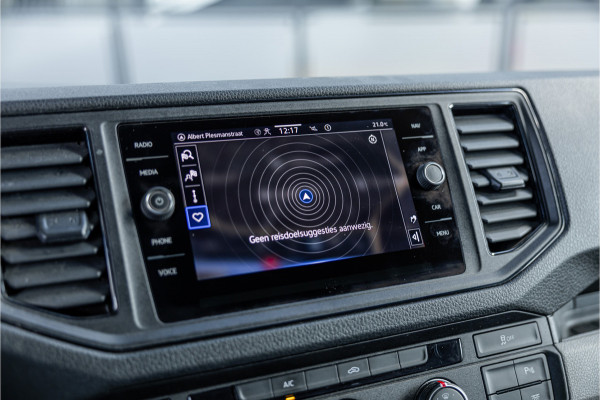 Volkswagen Crafter 35 2.0 TDI 177 PK L3H3 | Bi-Xenon | CarPlay | Camera | Navigatie | Cruise control | DAB | Betimmering | PDC | Dealer onderhouden | Nieuwe APK | Euro 6