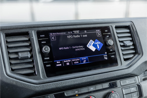 Volkswagen Crafter 35 2.0 TDI 177 PK L3H3 | Bi-Xenon | CarPlay | Camera | Navigatie | Cruise control | DAB | Betimmering | PDC | Dealer onderhouden | Nieuwe APK | Euro 6