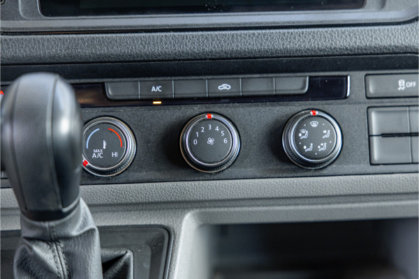 Volkswagen Crafter 35 2.0 TDI 177 PK L3H3 | Bi-Xenon | CarPlay | Camera | Navigatie | Cruise control | DAB | Betimmering | PDC | Dealer onderhouden | Nieuwe APK | Euro 6