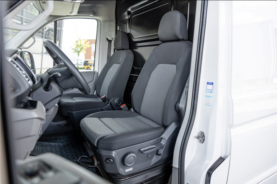 Volkswagen Crafter 35 2.0 TDI 177 PK L3H3 | Bi-Xenon | CarPlay | Camera | Navigatie | Cruise control | DAB | Betimmering | PDC | Dealer onderhouden | Nieuwe APK | Euro 6