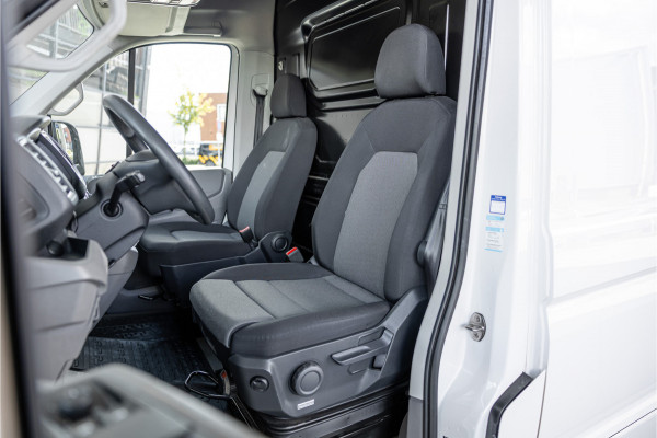 Volkswagen Crafter 35 2.0 TDI 177 PK L3H3 | Bi-Xenon | CarPlay | Camera | Navigatie | Cruise control | DAB | Betimmering | PDC | Dealer onderhouden | Nieuwe APK | Euro 6