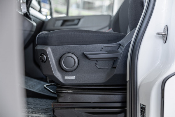 Volkswagen Crafter 35 2.0 TDI 177 PK L3H3 | Bi-Xenon | CarPlay | Camera | Navigatie | Cruise control | DAB | Betimmering | PDC | Dealer onderhouden | Nieuwe APK | Euro 6