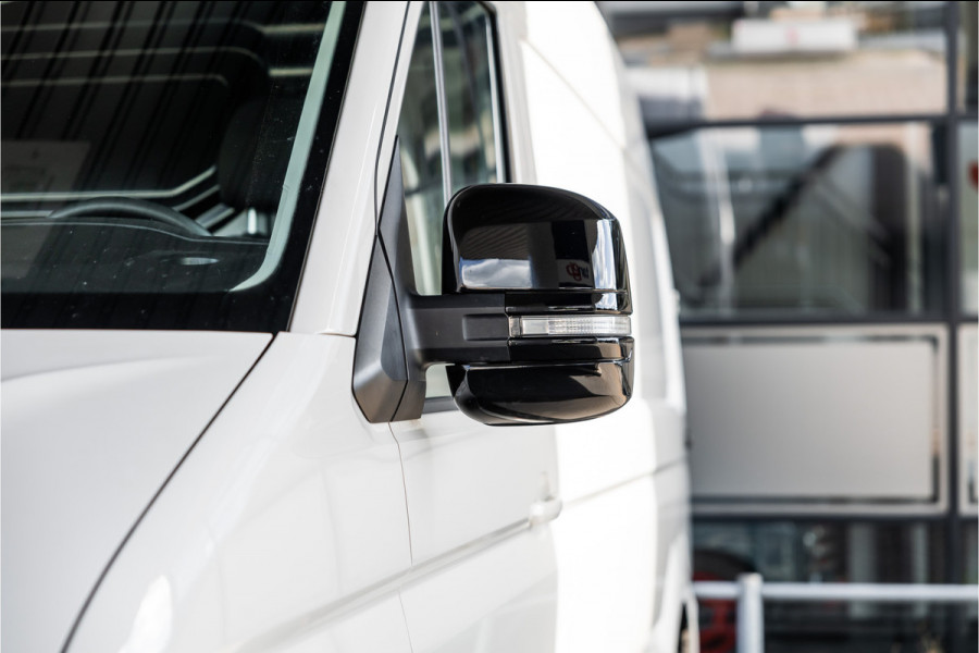 Volkswagen Crafter 35 2.0 TDI 177 PK L3H3 | Bi-Xenon | CarPlay | Camera | Navigatie | Cruise control | DAB | Betimmering | PDC | Dealer onderhouden | Nieuwe APK | Euro 6
