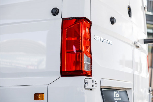 Volkswagen Crafter 35 2.0 TDI 177 PK L3H3 | Bi-Xenon | CarPlay | Camera | Navigatie | Cruise control | DAB | Betimmering | PDC | Dealer onderhouden | Nieuwe APK | Euro 6