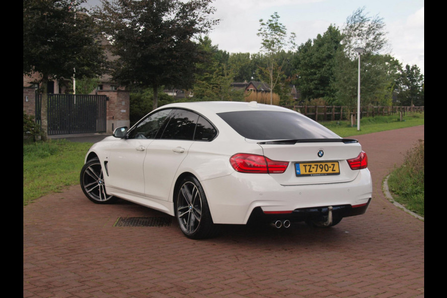 BMW 4 Serie Gran Coupé 420i High Executive | M-Pakket | Panoramadak | Trekhaak | NL-Auto |