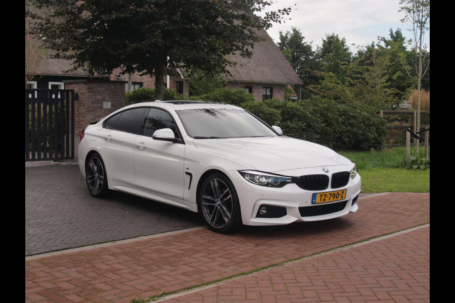 BMW 4 Serie Gran Coupé 420i High Executive | M-Pakket | Panoramadak | Trekhaak | NL-Auto |