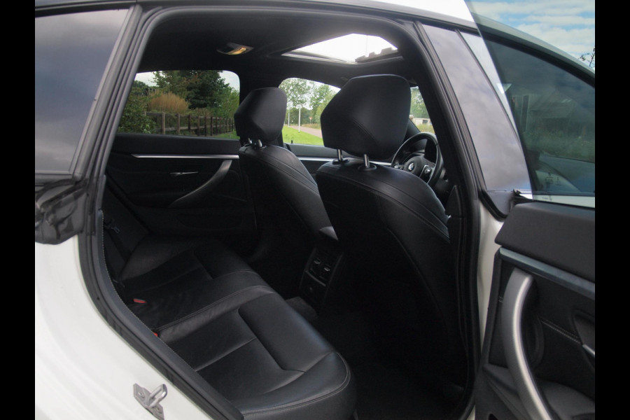 BMW 4 Serie Gran Coupé 420i High Executive | M-Pakket | Panoramadak | Trekhaak | NL-Auto |