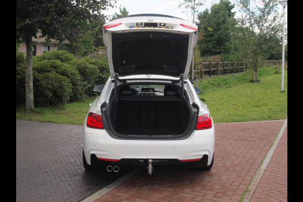 BMW 4 Serie Gran Coupé 420i High Executive | M-Pakket | Panoramadak | Trekhaak | NL-Auto |