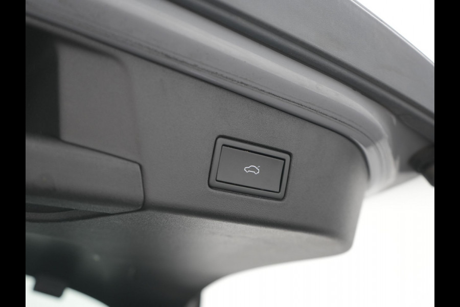 Volkswagen ID.4 Pro 77 kWh 204pk Dealer O.H. | Adaptive Cruise | 360 Camera | Alcantara Sportstoelen & Stuur Verwarmd | Keyless | Blis | Sfeerverlichting | Apple Carplay | Navigatie | DAB | 21"L.M |