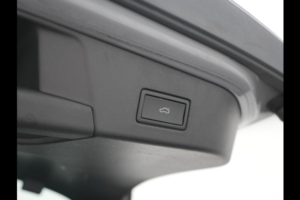 Volkswagen ID.4 Pro 77 kWh 204pk Dealer O.H. | Adaptive Cruise | 360 Camera | Alcantara Sportstoelen & Stuur Verwarmd | Keyless | Blis | Sfeerverlichting | Apple Carplay | Navigatie | DAB | 21"L.M |