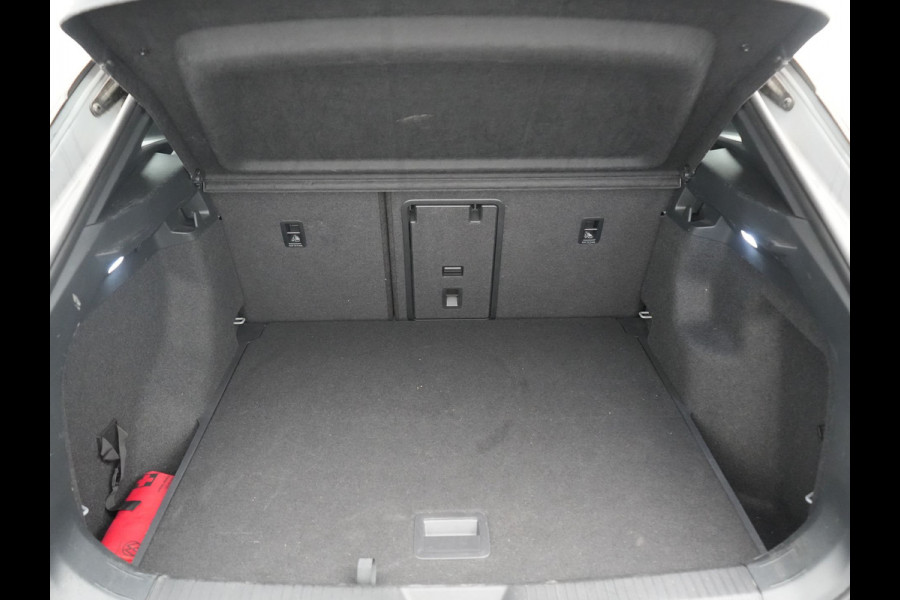 Volkswagen ID.4 Pro 77 kWh 204pk Dealer O.H. | Adaptive Cruise | 360 Camera | Alcantara Sportstoelen & Stuur Verwarmd | Keyless | Blis | Sfeerverlichting | Apple Carplay | Navigatie | DAB | 21"L.M |