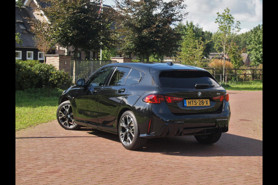 BMW 1-serie 120 M Sport Design Edition | M-Pakket | Camera | Apple Carplay | Sfeerverlichting | NL-Auto |