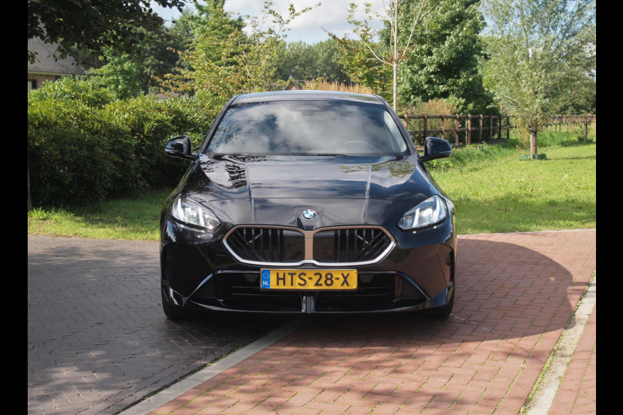 BMW 1-serie 120 M Sport Design Edition | M-Pakket | Camera | Apple Carplay | Sfeerverlichting | NL-Auto |