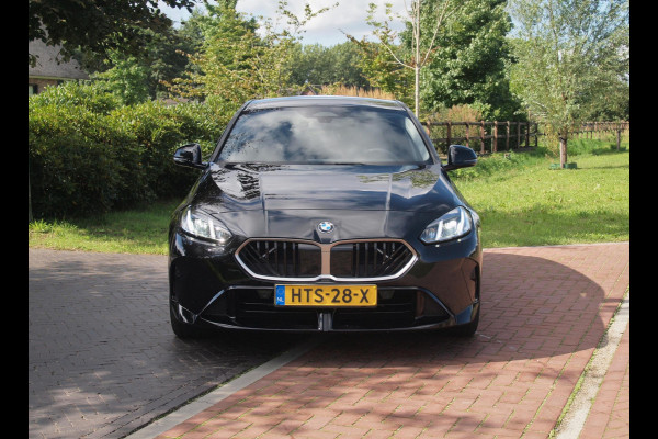 BMW 1-serie 120 M Sport Design Edition | M-Pakket | Camera | Apple Carplay | Sfeerverlichting | NL-Auto |