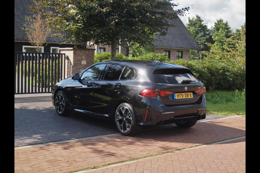 BMW 1-serie 120 M Sport Design Edition | M-Pakket | Camera | Apple Carplay | Sfeerverlichting | NL-Auto |