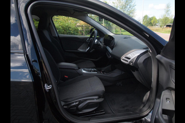 BMW 1-serie 120 M Sport Design Edition | M-Pakket | Camera | Apple Carplay | Sfeerverlichting | NL-Auto |