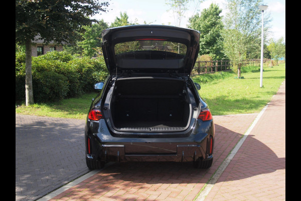 BMW 1-serie 120 M Sport Design Edition | M-Pakket | Camera | Apple Carplay | Sfeerverlichting | NL-Auto |