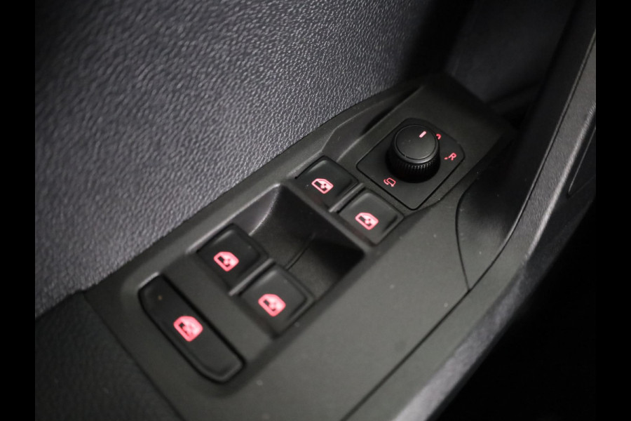 Seat Arona 1.0 TSI Style Business Intense 95pk | Trekhaak | Navigatiesysteem full map | Airco automatisch | Apple Carplay/Android Auto | Cruise control adaptief |  lichtmetalen velgen 16"