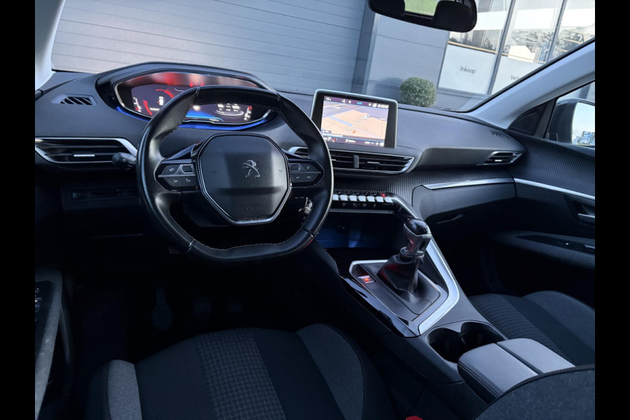 Peugeot 3008 1.2 PureTech Active ✓D-riem vv in 2023✓360° Camera✓Carplay✓Navi✓131pk✓Clima✓Cruise✓Trekhaak✓Dealer Onderhouden✓Bj 11-2019✓Lm velgen✓6 Bak✓Pdc✓N.A.P✓Apk tot 06-2027