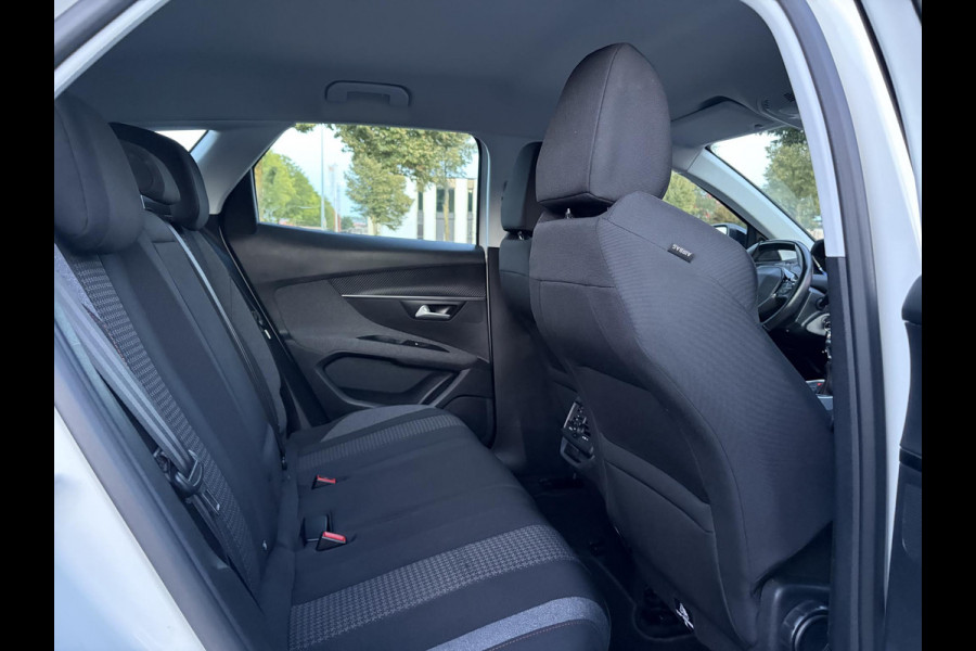 Peugeot 3008 1.2 PureTech Active ✓D-riem vv in 2023✓360° Camera✓Carplay✓Navi✓131pk✓Clima✓Cruise✓Trekhaak✓Dealer Onderhouden✓Bj 11-2019✓Lm velgen✓6 Bak✓Pdc✓N.A.P✓Apk tot 06-2027