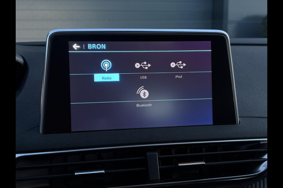 Peugeot 3008 1.2 PureTech Active ✓D-riem vv in 2023✓360° Camera✓Carplay✓Navi✓131pk✓Clima✓Cruise✓Trekhaak✓Dealer Onderhouden✓Bj 11-2019✓Lm velgen✓6 Bak✓Pdc✓N.A.P✓Apk tot 06-2027