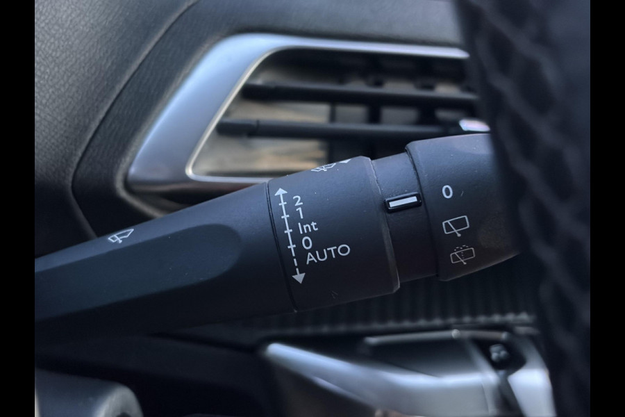 Peugeot 3008 1.2 PureTech Active ✓D-riem vv in 2023✓360° Camera✓Carplay✓Navi✓131pk✓Clima✓Cruise✓Trekhaak✓Dealer Onderhouden✓Bj 11-2019✓Lm velgen✓6 Bak✓Pdc✓N.A.P✓Apk tot 06-2027