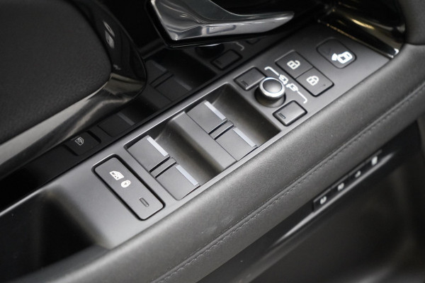 Land Rover Range Rover Evoque 1.5 P300e AWD R-Dynamic SE | SoH 91,5% | Navigatie | Carplay | Trekhaak | Lm velgen