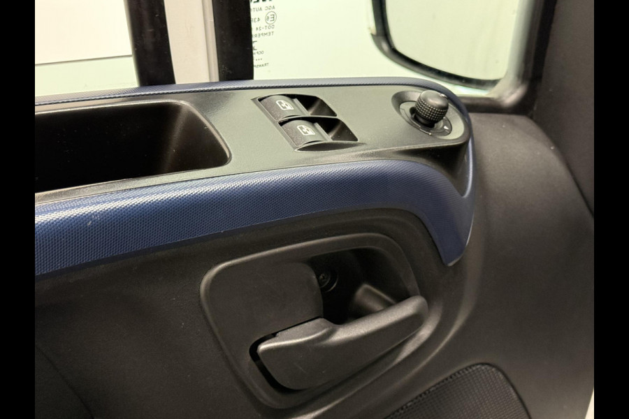 Iveco Daily 35C16V 2.3 352 L2H2 Automaat Dubbellucht Airco Cruise Control Parkeersensoren