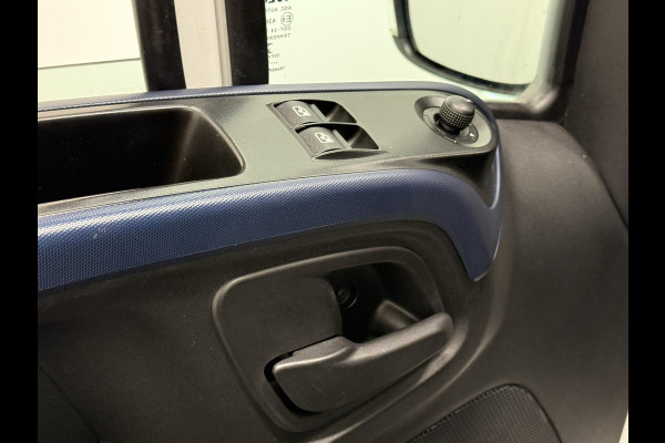 Iveco Daily 35C16V 2.3 352 L2H2 Automaat Dubbellucht Airco Cruise Control Parkeersensoren