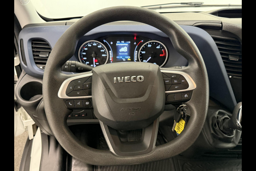 Iveco Daily 35C16V 2.3 352 L2H2 Automaat Dubbellucht Airco Cruise Control Parkeersensoren
