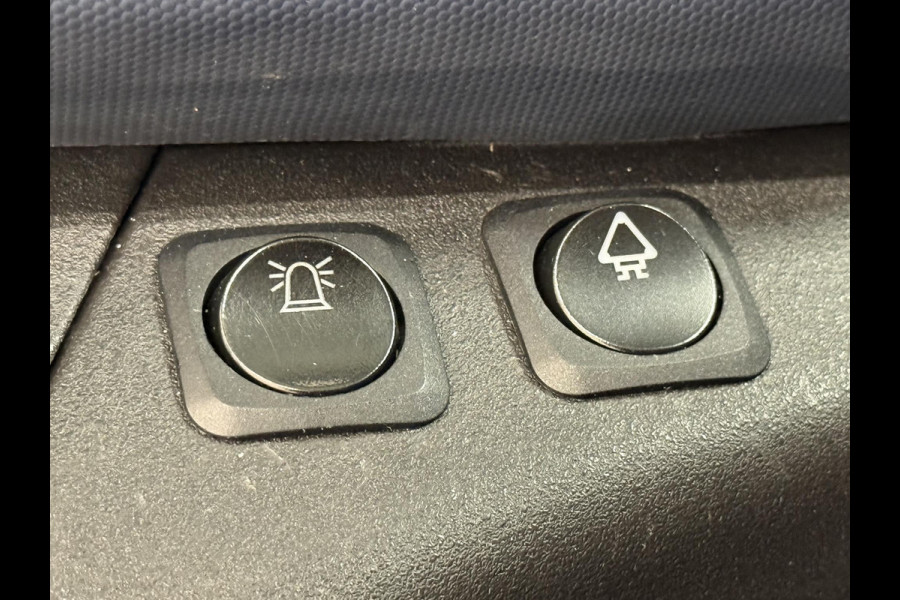 Iveco Daily 35C16V 2.3 352 L2H2 Automaat Dubbellucht Airco Cruise Control Parkeersensoren