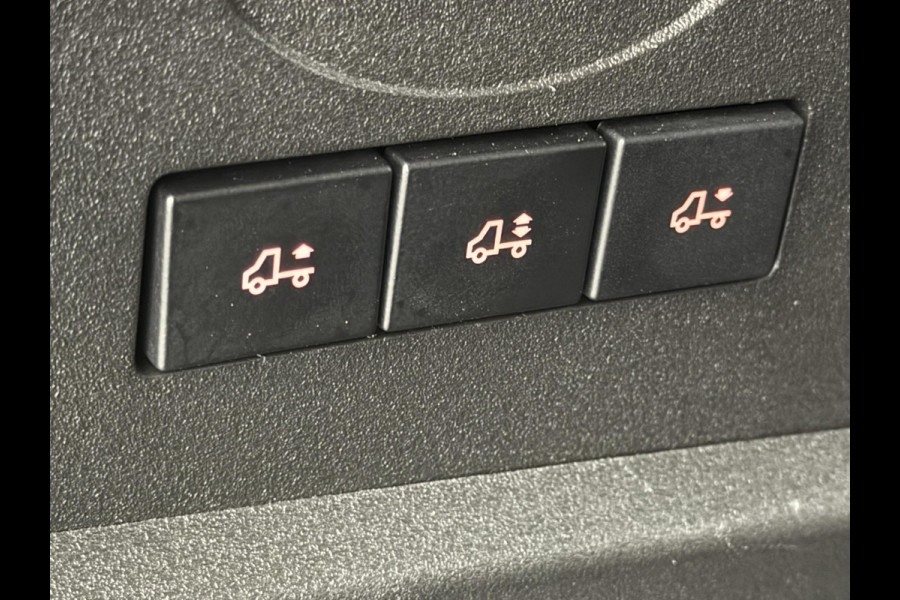 Iveco Daily 35C16V 2.3 352 L2H2 Automaat Dubbellucht Airco Cruise Control Parkeersensoren