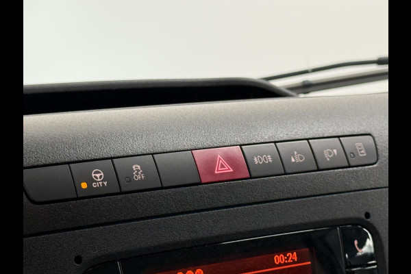 Iveco Daily 35C16V 2.3 352 L2H2 Automaat Dubbellucht Airco Cruise Control Parkeersensoren