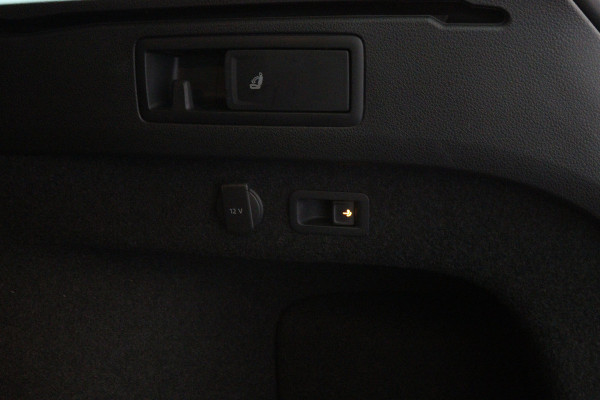 Volkswagen Passat Variant 218 PK 1.4 TSI PHEV GTE Business PHEV, Panoramadak, Trekhaak, Memory, Leder
