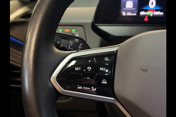 Volkswagen ID.3 Pure 52 kWh 18"/Adaptieve Cruise/Apple Carplay & Android Auto/DAB/Navigatie/Sfeerverlichting/Camera/Stuur + stoelverwarming