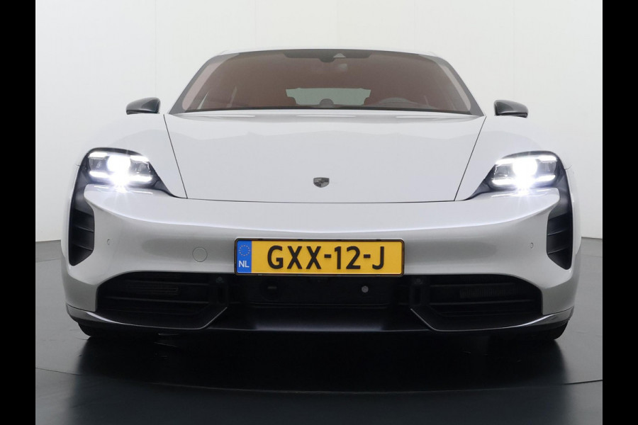 Porsche Taycan Turbo 93 kWh SOH 91% | SPORT CHRONO | HEAD-UP | CARBON PAKKET | ALCANTARA STOELEN + HEMEL | DUAL SCHERM | PSCB KERAMISCH GECOATE REMMEN | BURMESTER PREMIUM AUDIO | STOELVERWARMING + STUURWIELVERWARMING | STOELVENTILATIE | MEMORY SEATS | PORSCHE DEALER ONDERHOUDEN | 360° CAMERA | VERKEERT IN NIEUWSTAAT | ALL-IN PRIJS | 12 MAANDEN BOVAG GARANTIE