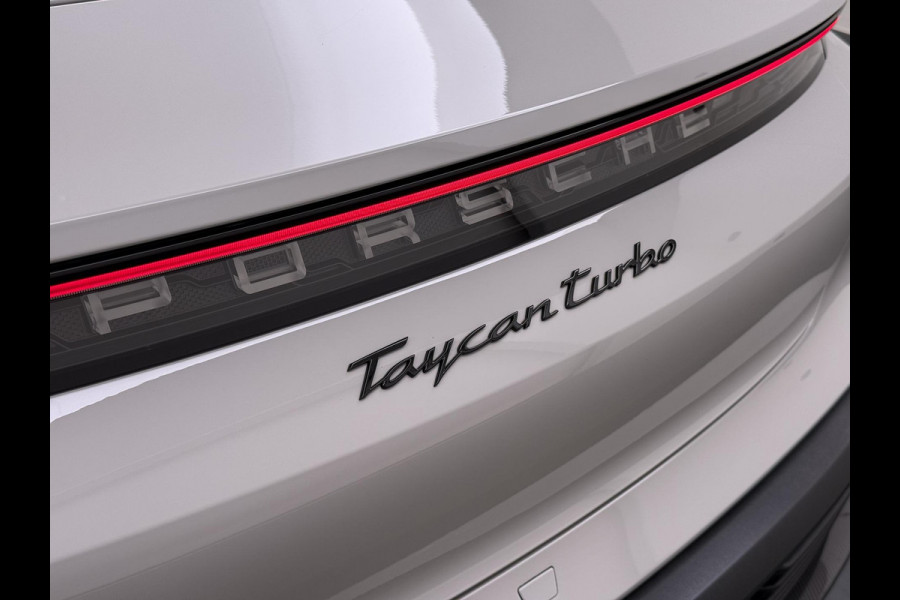 Porsche Taycan Turbo 93 kWh SOH 91% | SPORT CHRONO | HEAD-UP | CARBON PAKKET | ALCANTARA STOELEN + HEMEL | DUAL SCHERM | PSCB KERAMISCH GECOATE REMMEN | BURMESTER PREMIUM AUDIO | STOELVERWARMING + STUURWIELVERWARMING | STOELVENTILATIE | MEMORY SEATS | PORSCHE DEALER ONDERHOUDEN | 360° CAMERA | VERKEERT IN NIEUWSTAAT | ALL-IN PRIJS | 12 MAANDEN BOVAG GARANTIE