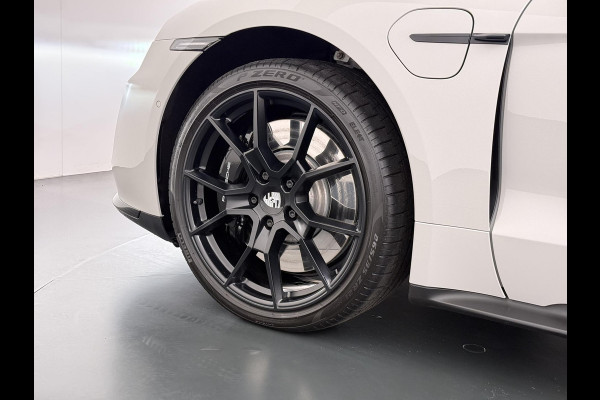 Porsche Taycan Turbo 93 kWh SOH 91% | SPORT CHRONO | HEAD-UP | CARBON PAKKET | ALCANTARA STOELEN + HEMEL | DUAL SCHERM | PSCB KERAMISCH GECOATE REMMEN | BURMESTER PREMIUM AUDIO | STOELVERWARMING + STUURWIELVERWARMING | STOELVENTILATIE | MEMORY SEATS | PORSCHE DEALER ONDERHOUDEN | 360° CAMERA | VERKEERT IN NIEUWSTAAT | ALL-IN PRIJS | 12 MAANDEN BOVAG GARANTIE