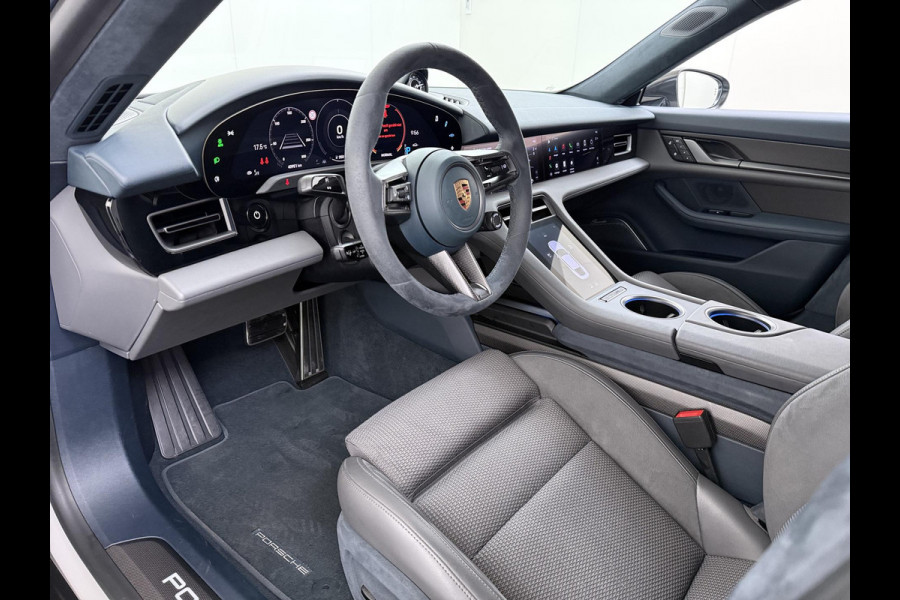 Porsche Taycan Turbo 93 kWh SOH 91% | SPORT CHRONO | HEAD-UP | CARBON PAKKET | ALCANTARA STOELEN + HEMEL | DUAL SCHERM | PSCB KERAMISCH GECOATE REMMEN | BURMESTER PREMIUM AUDIO | STOELVERWARMING + STUURWIELVERWARMING | STOELVENTILATIE | MEMORY SEATS | PORSCHE DEALER ONDERHOUDEN | 360° CAMERA | VERKEERT IN NIEUWSTAAT | ALL-IN PRIJS | 12 MAANDEN BOVAG GARANTIE