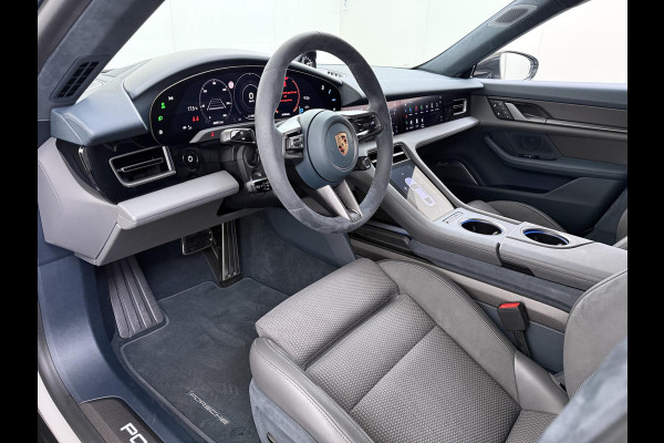 Porsche Taycan Turbo 93 kWh SOH 91% | SPORT CHRONO | HEAD-UP | CARBON PAKKET | ALCANTARA STOELEN + HEMEL | DUAL SCHERM | PSCB KERAMISCH GECOATE REMMEN | BURMESTER PREMIUM AUDIO | STOELVERWARMING + STUURWIELVERWARMING | STOELVENTILATIE | MEMORY SEATS | PORSCHE DEALER ONDERHOUDEN | 360° CAMERA | VERKEERT IN NIEUWSTAAT | ALL-IN PRIJS | 12 MAANDEN BOVAG GARANTIE