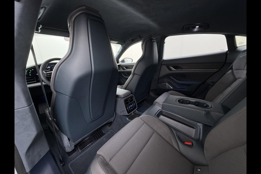 Porsche Taycan Turbo 93 kWh SOH 91% | SPORT CHRONO | HEAD-UP | CARBON PAKKET | ALCANTARA STOELEN + HEMEL | DUAL SCHERM | PSCB KERAMISCH GECOATE REMMEN | BURMESTER PREMIUM AUDIO | STOELVERWARMING + STUURWIELVERWARMING | STOELVENTILATIE | MEMORY SEATS | PORSCHE DEALER ONDERHOUDEN | 360° CAMERA | VERKEERT IN NIEUWSTAAT | ALL-IN PRIJS | 12 MAANDEN BOVAG GARANTIE