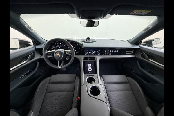 Porsche Taycan Turbo 93 kWh SOH 91% | SPORT CHRONO | HEAD-UP | CARBON PAKKET | ALCANTARA STOELEN + HEMEL | DUAL SCHERM | PSCB KERAMISCH GECOATE REMMEN | BURMESTER PREMIUM AUDIO | STOELVERWARMING + STUURWIELVERWARMING | STOELVENTILATIE | MEMORY SEATS | PORSCHE DEALER ONDERHOUDEN | 360° CAMERA | VERKEERT IN NIEUWSTAAT | ALL-IN PRIJS | 12 MAANDEN BOVAG GARANTIE