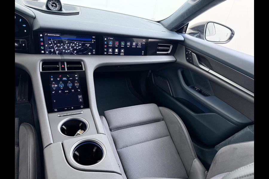 Porsche Taycan Turbo 93 kWh SOH 91% | SPORT CHRONO | HEAD-UP | CARBON PAKKET | ALCANTARA STOELEN + HEMEL | DUAL SCHERM | PSCB KERAMISCH GECOATE REMMEN | BURMESTER PREMIUM AUDIO | STOELVERWARMING + STUURWIELVERWARMING | STOELVENTILATIE | MEMORY SEATS | PORSCHE DEALER ONDERHOUDEN | 360° CAMERA | VERKEERT IN NIEUWSTAAT | ALL-IN PRIJS | 12 MAANDEN BOVAG GARANTIE