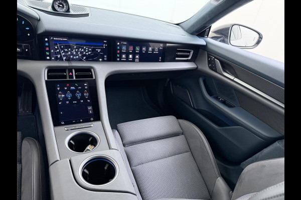Porsche Taycan Turbo 93 kWh SOH 91% | SPORT CHRONO | HEAD-UP | CARBON PAKKET | ALCANTARA STOELEN + HEMEL | DUAL SCHERM | PSCB KERAMISCH GECOATE REMMEN | BURMESTER PREMIUM AUDIO | STOELVERWARMING + STUURWIELVERWARMING | STOELVENTILATIE | MEMORY SEATS | PORSCHE DEALER ONDERHOUDEN | 360° CAMERA | VERKEERT IN NIEUWSTAAT | ALL-IN PRIJS | 12 MAANDEN BOVAG GARANTIE